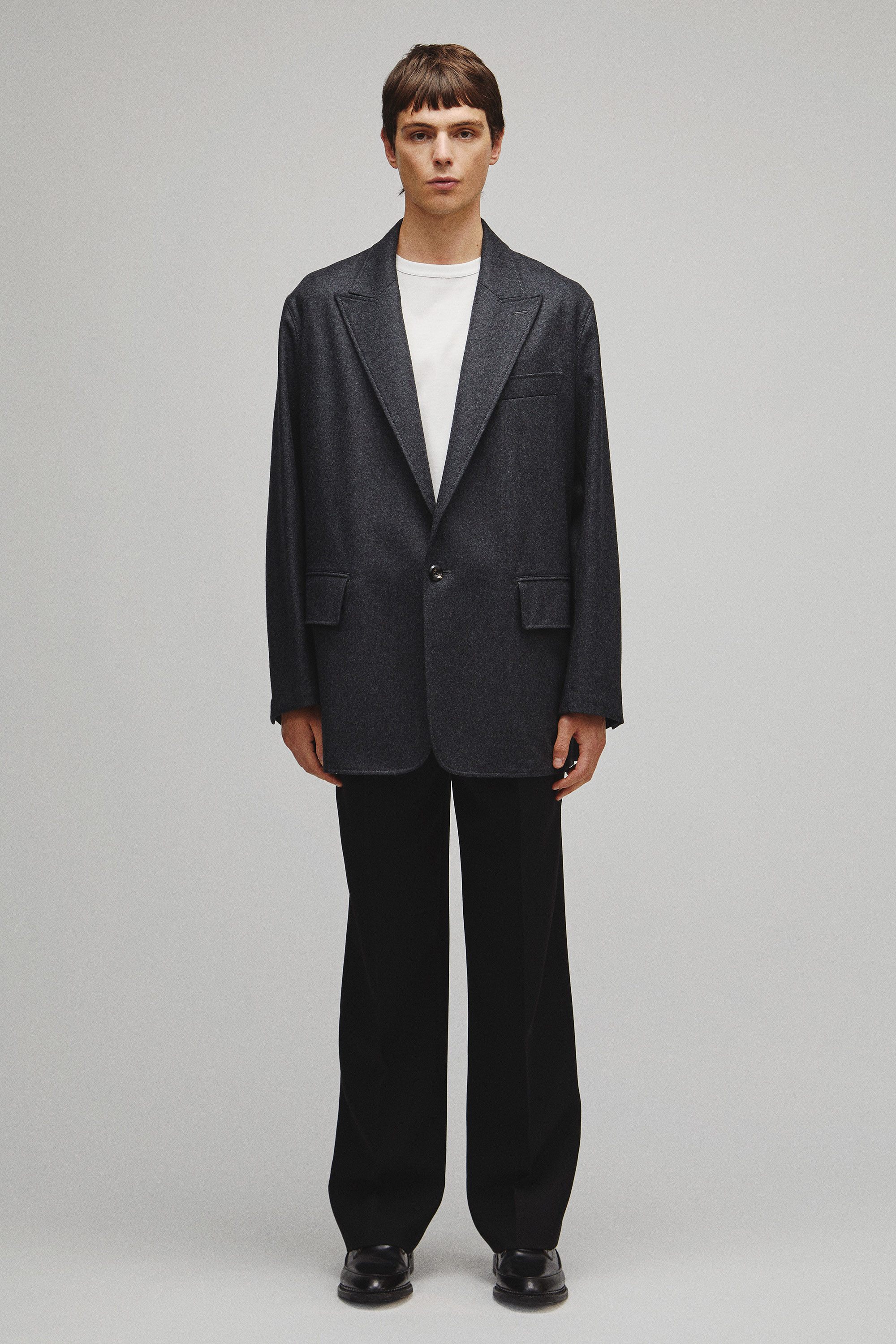THE PEAKED LAPEL EASY JACKET