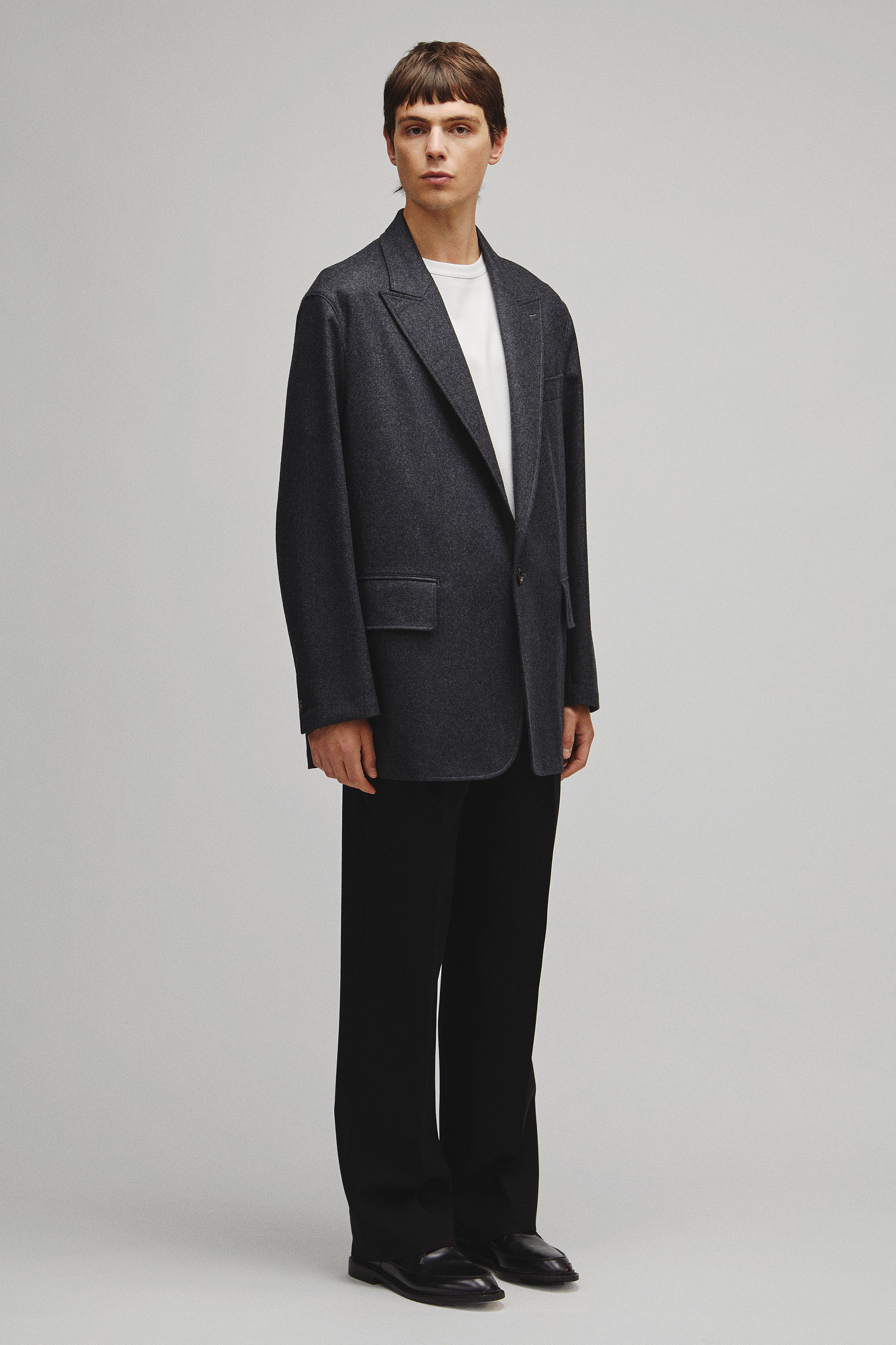 THE PEAKED LAPEL EASY JACKET
