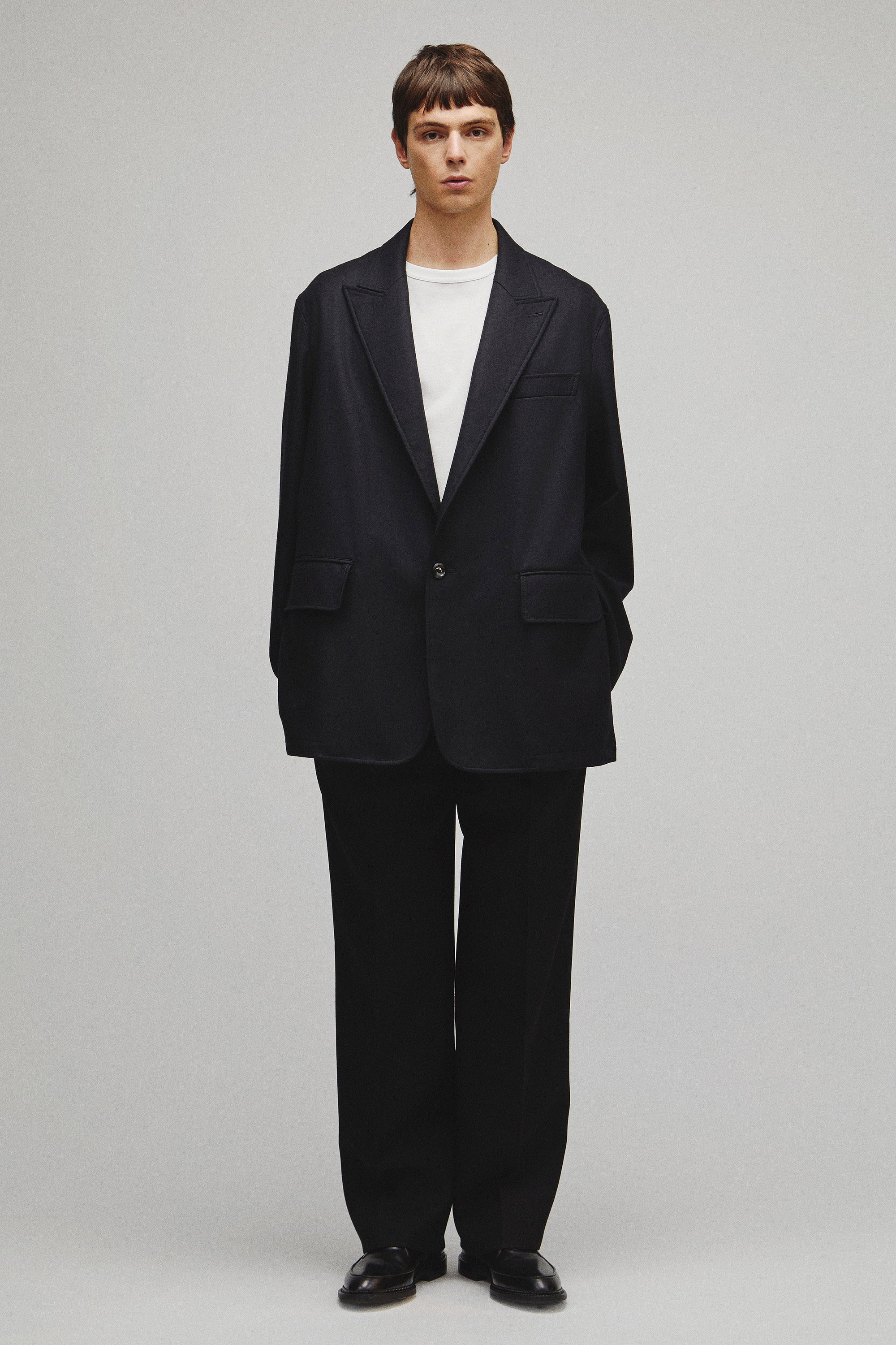 THE PEAKED LAPEL EASY JACKET
