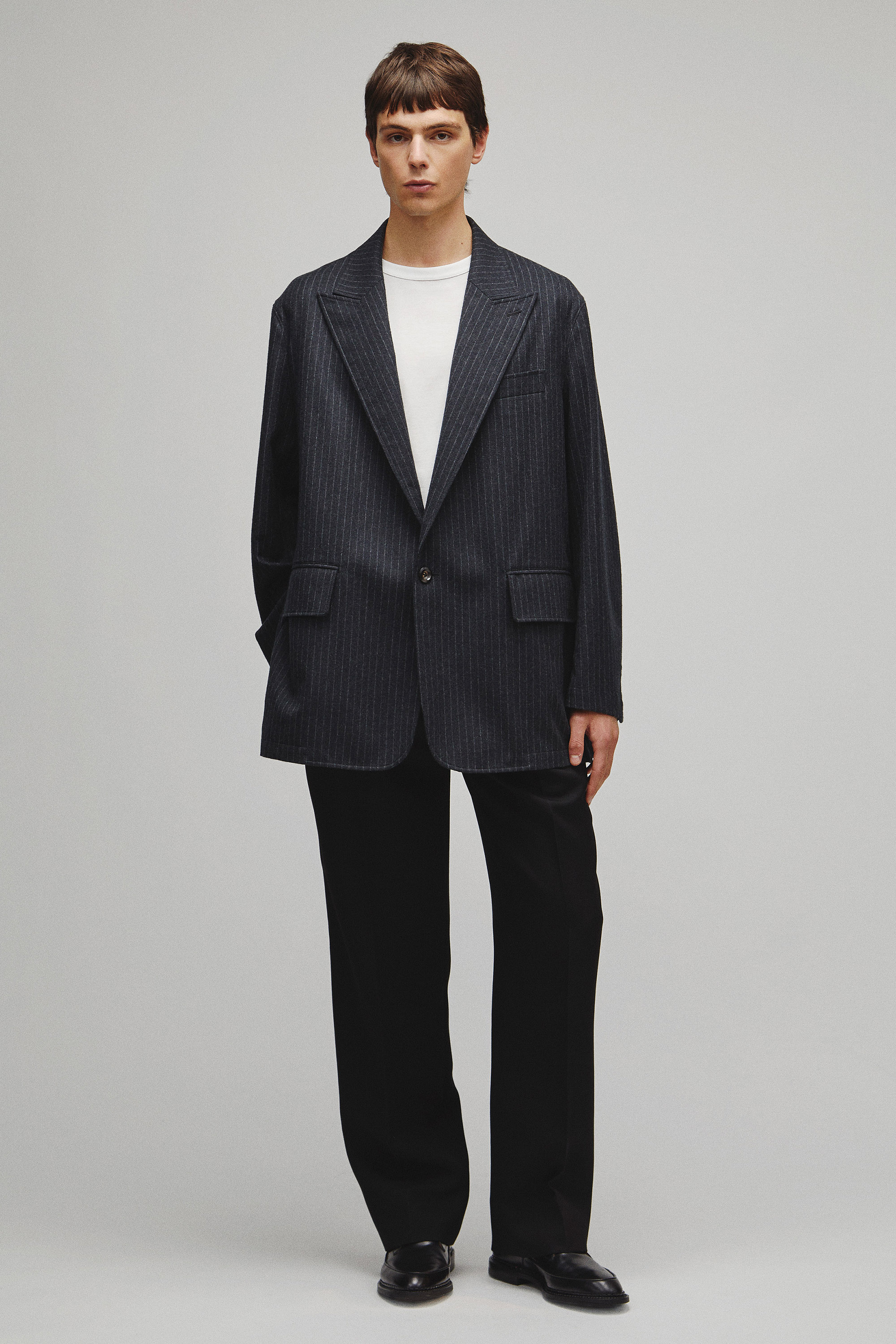 THE PEAKED LAPEL EASY JACKET