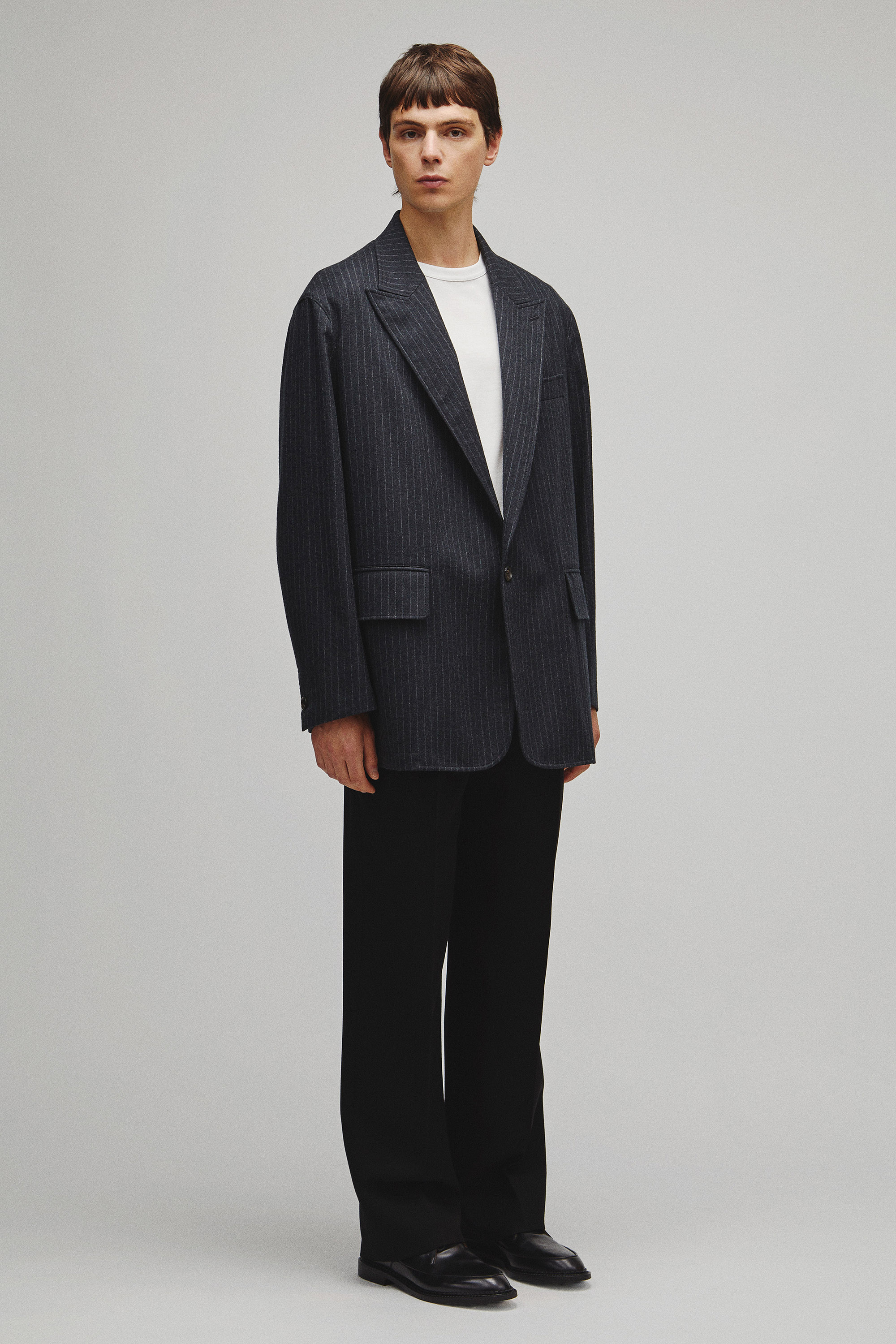 THE PEAKED LAPEL EASY JACKET