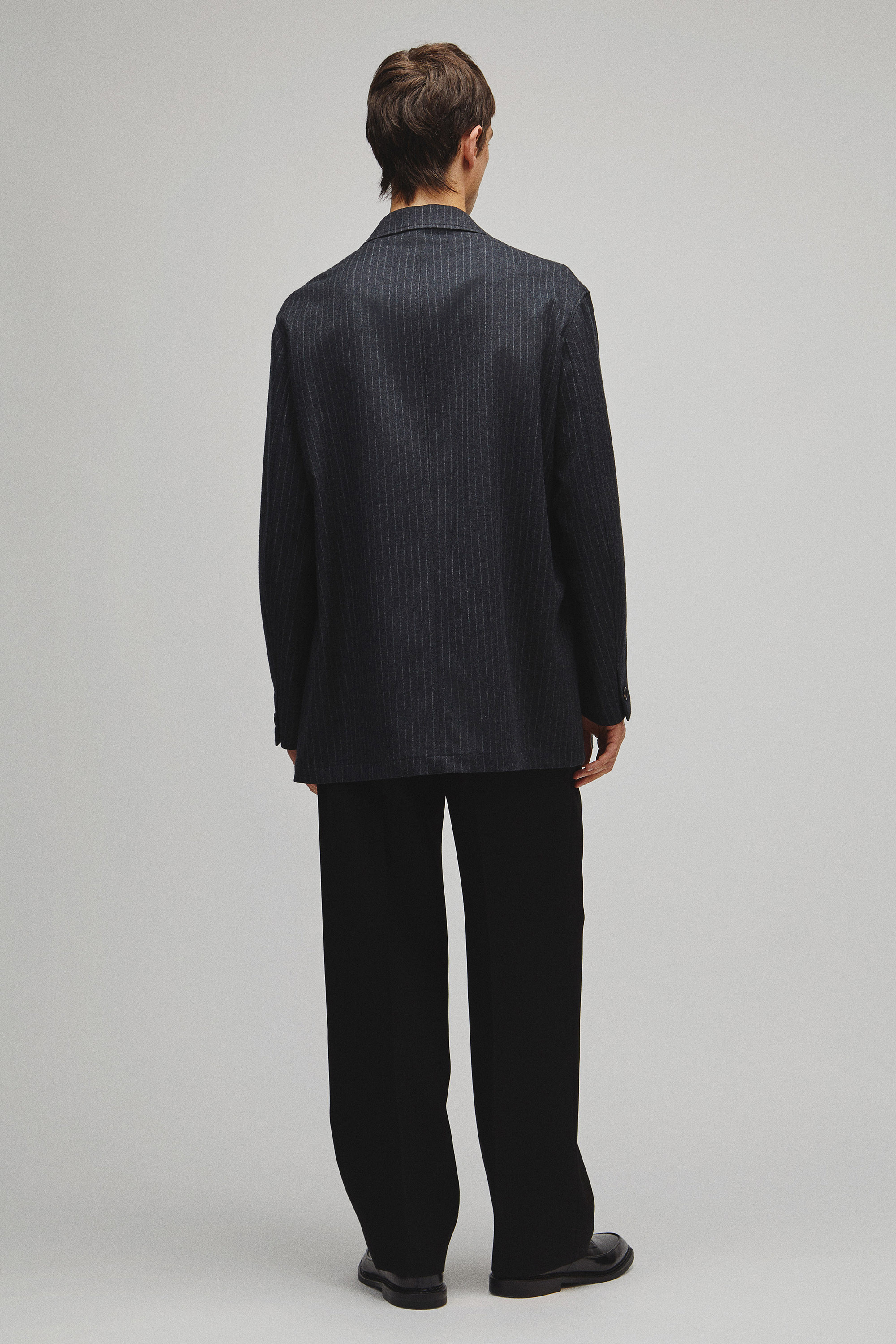 THE PEAKED LAPEL EASY JACKET