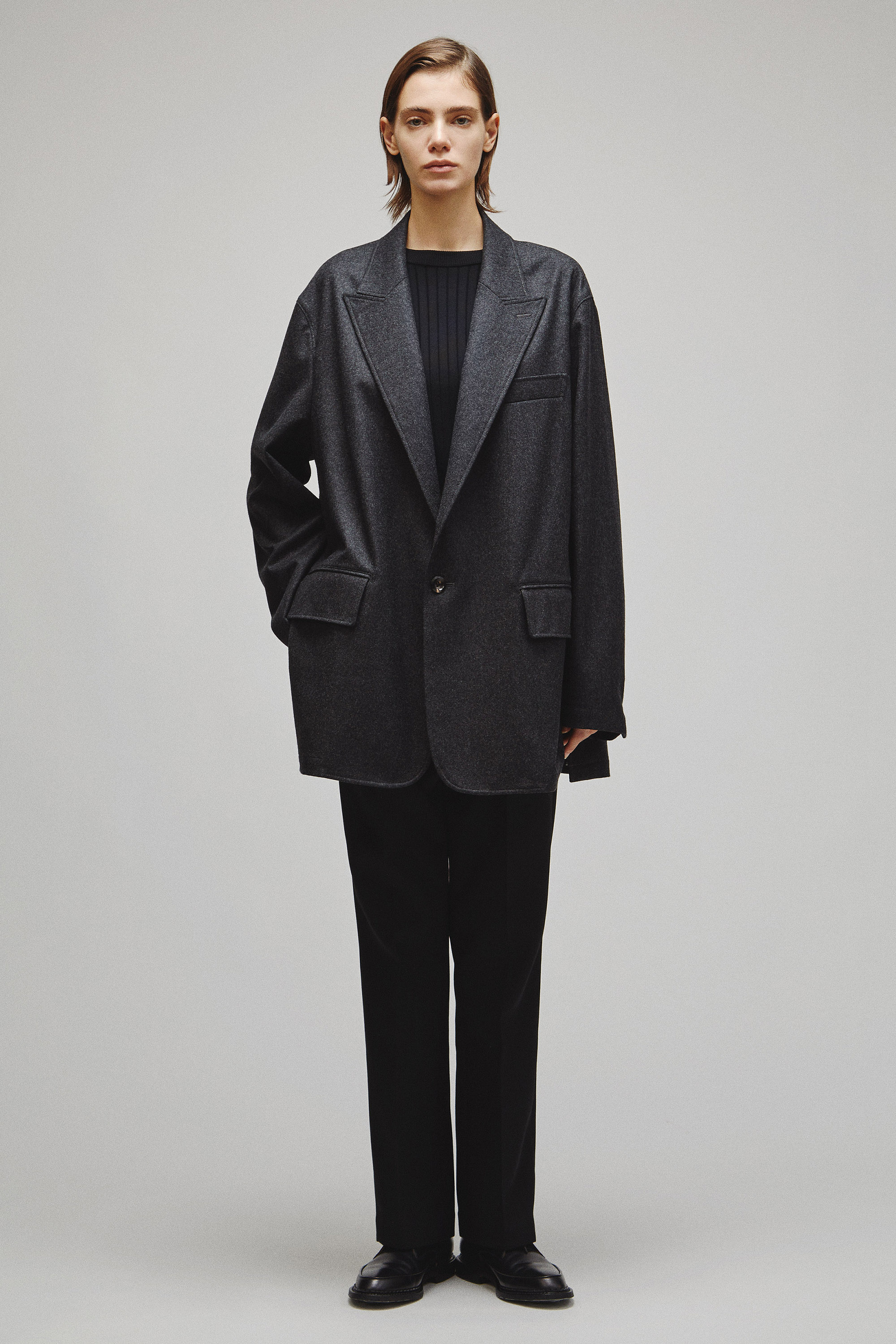THE PEAKED LAPEL EASY JACKET