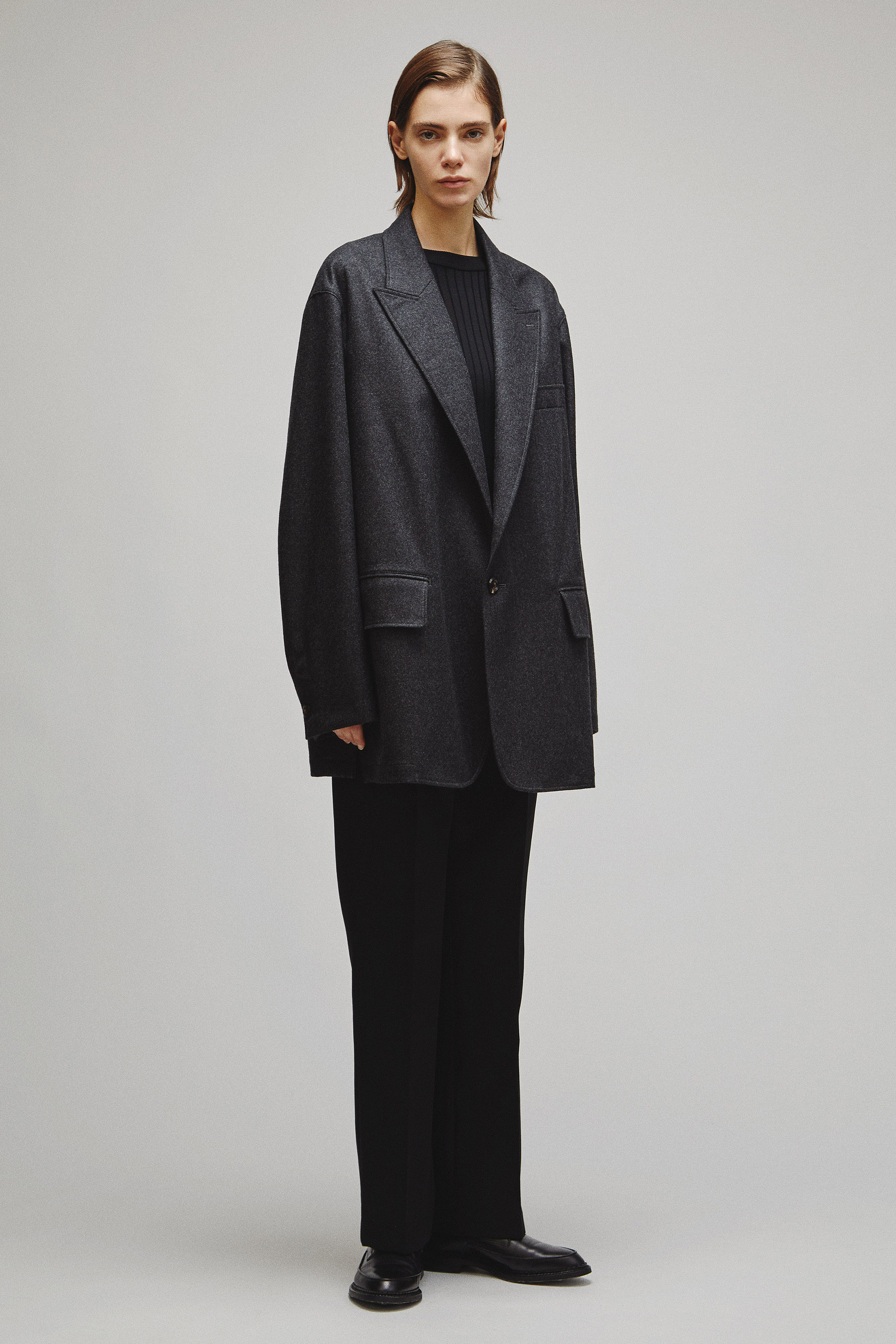 THE PEAKED LAPEL EASY JACKET