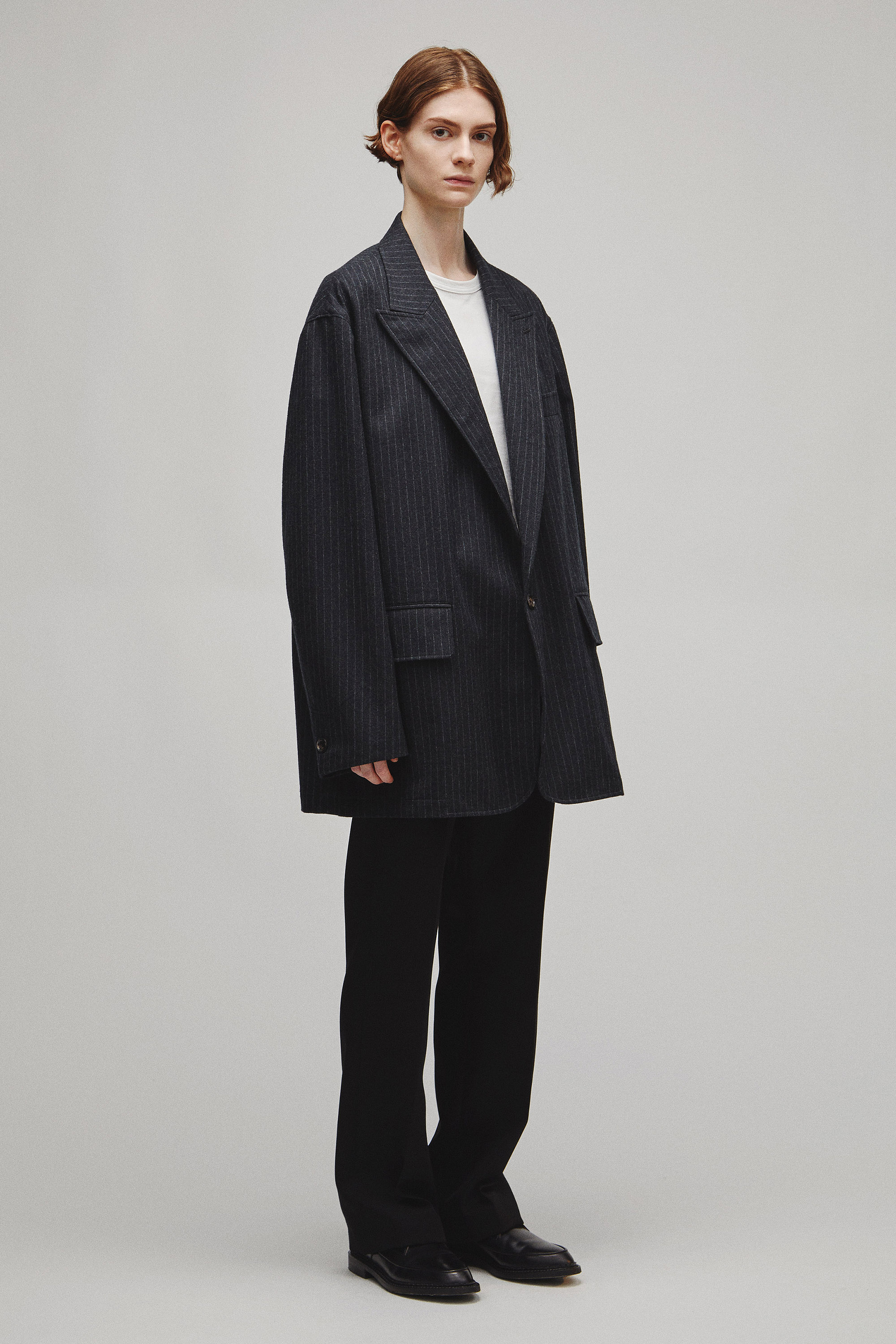 THE PEAKED LAPEL EASY JACKET