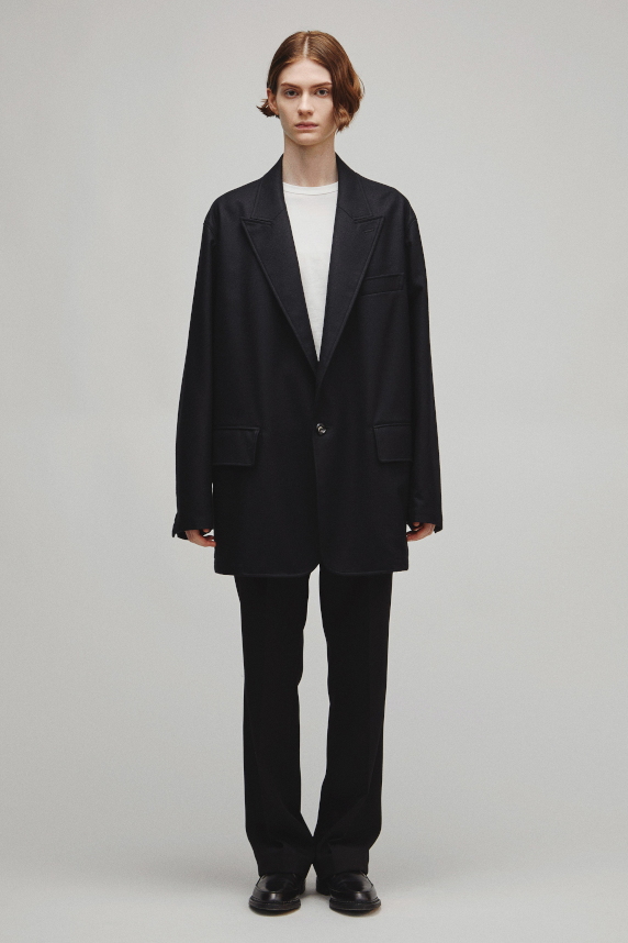 THE PEAKED LAPEL EASY JACKET