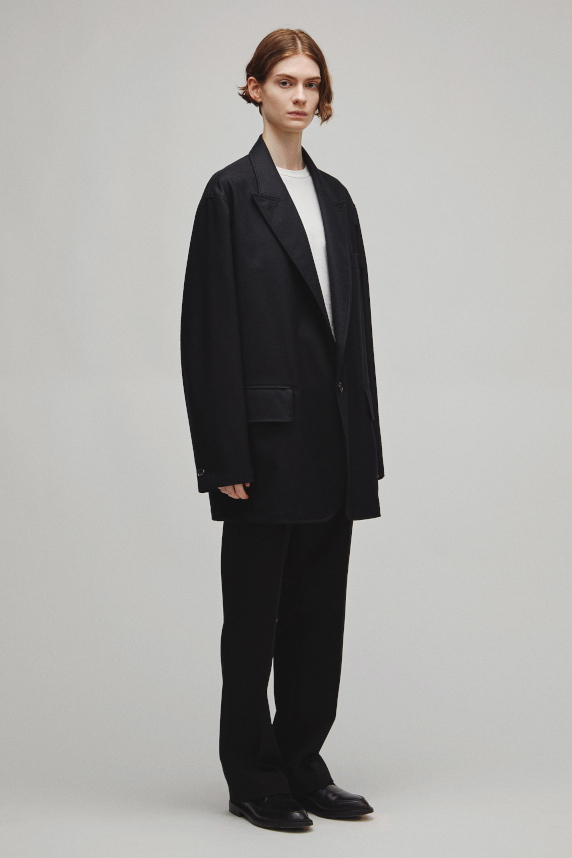 THE PEAKED LAPEL EASY JACKET