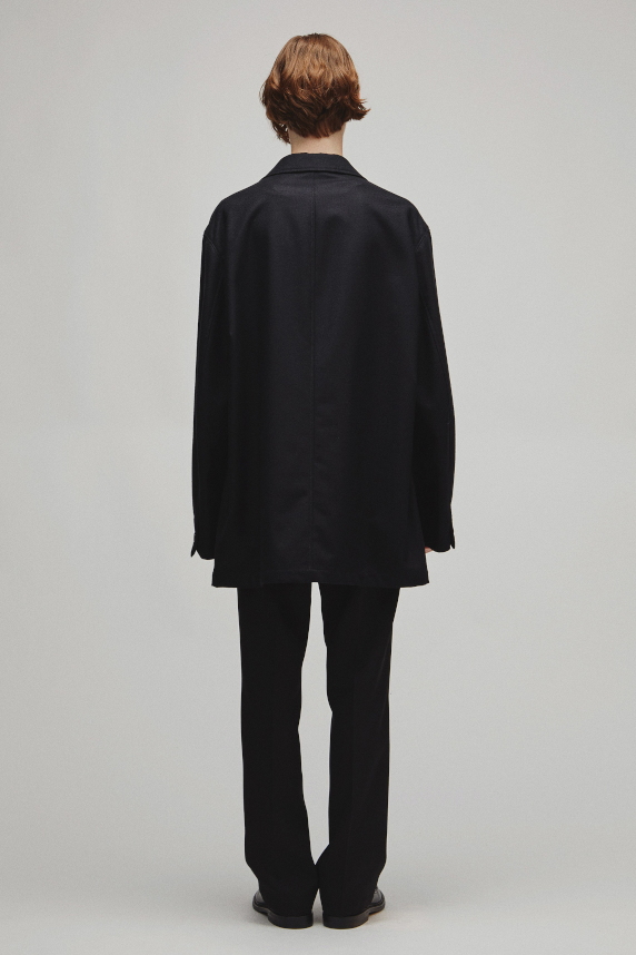 THE PEAKED LAPEL EASY JACKET