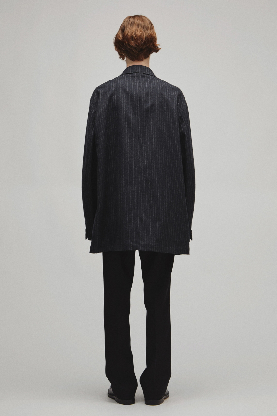 THE PEAKED LAPEL EASY JACKET
