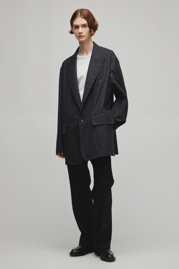 THE PEAKED LAPEL EASY JACKET