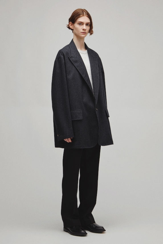 THE PEAKED LAPEL EASY JACKET