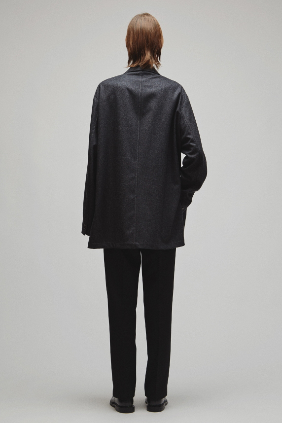 THE PEAKED LAPEL EASY JACKET