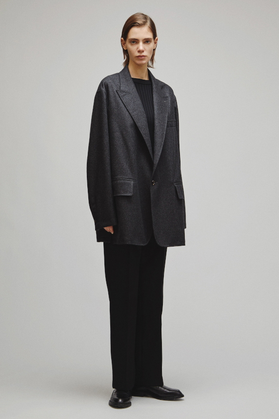 THE PEAKED LAPEL EASY JACKET