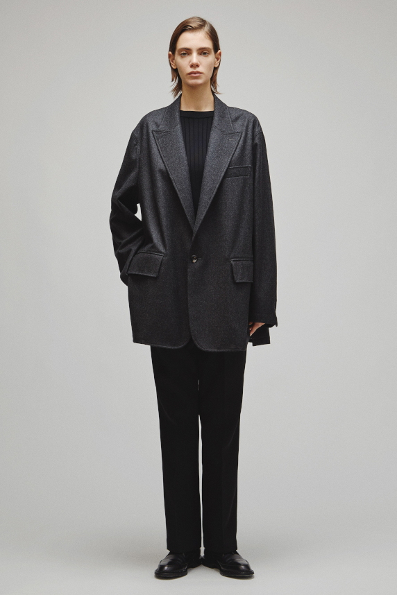 THE PEAKED LAPEL EASY JACKET