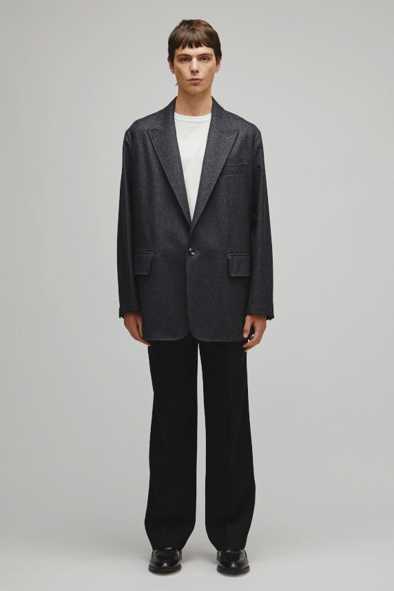 THE PEAKED LAPEL EASY JACKET