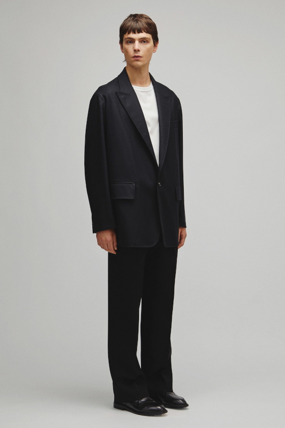 THE PEAKED LAPEL EASY JACKET