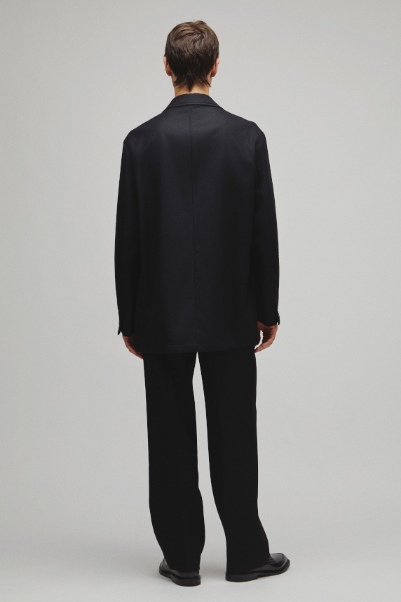 THE PEAKED LAPEL EASY JACKET