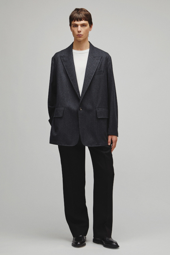 THE PEAKED LAPEL EASY JACKET