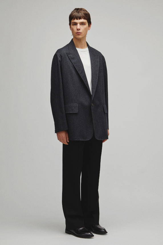 THE PEAKED LAPEL EASY JACKET