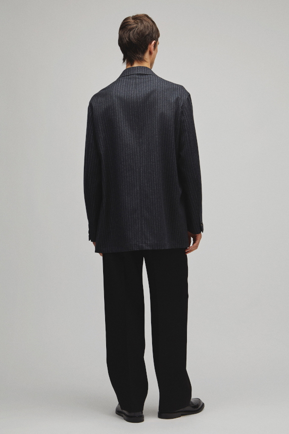 THE PEAKED LAPEL EASY JACKET